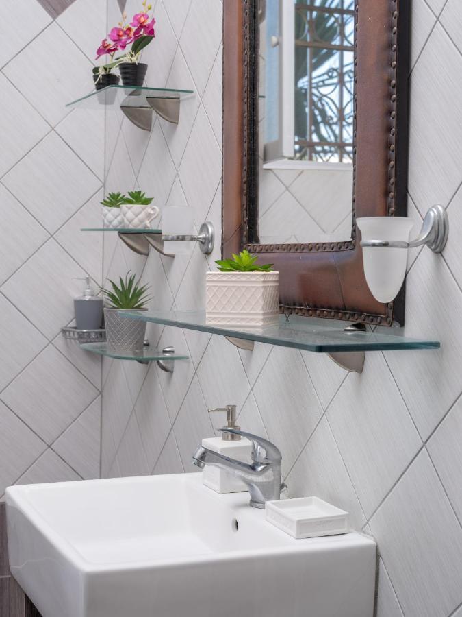Aelia Home Luaran gambar
